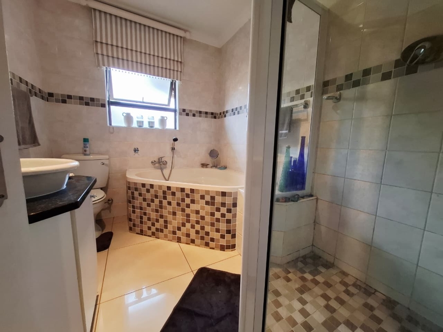 3 Bedroom Property for Sale in Langenhovenpark Free State